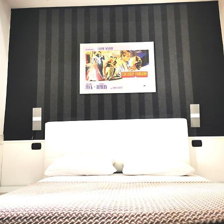 Cinema House 2 Bed & Breakfast Rome Exterior photo