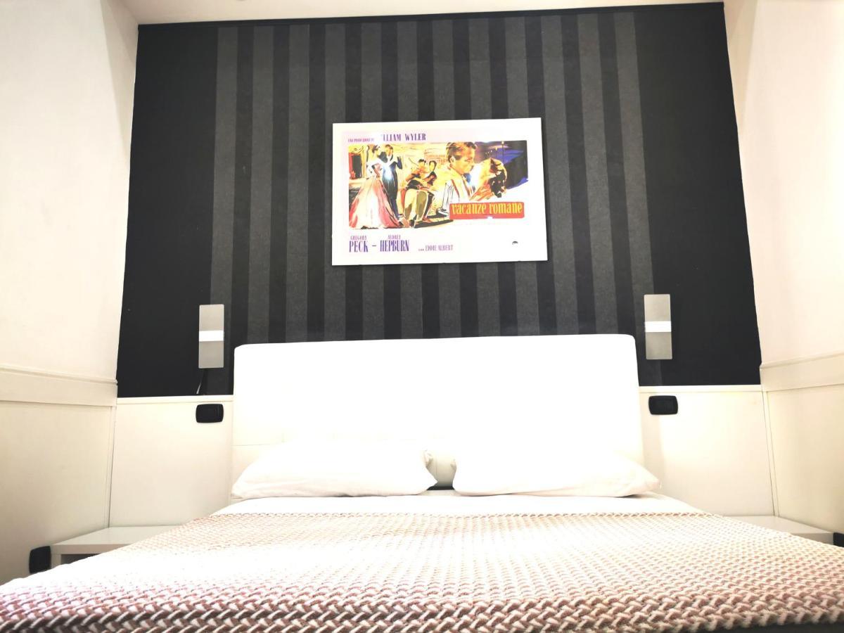 Cinema House 2 Bed & Breakfast Rome Exterior photo